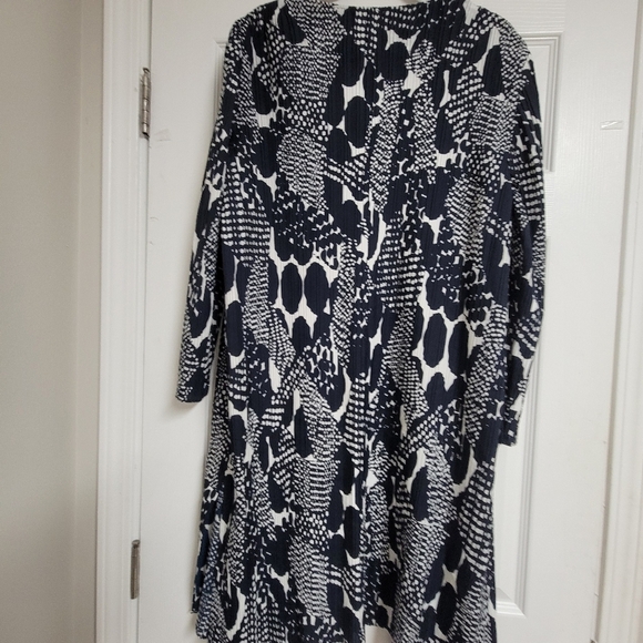 Chicos Travelers Collection NWT Pleated Print Jacket Duster Size 2. - Picture 5 of 12